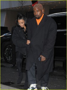 kim-kardashian-kanye-west-lunch-in-new-york-city-05.jpg