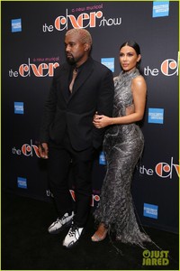 kim-kardashian-kanye-west-the-cher-show-opening-11.jpg