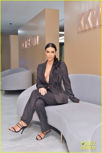 kim-kardashian-kkw-pop-up-03.jpg