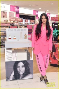 kim-kardashian-launches-kkw-beauty-collection-at-ulta-beauty-02.jpg