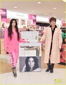 kim-kardashian-launches-kkw-beauty-collection-at-ulta-beauty-05.jpg