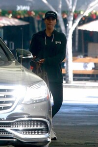kim-kardashian-out-in-la-12-24-2018-1.jpg
