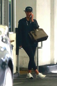 kim-kardashian-out-in-la-12-24-2018-2.jpg