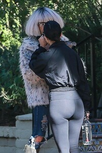 kourtney-kardashian-outside-a-friend-s-house-in-weho-12-27-2018-5.jpg