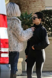 kourtney-kardashian-outside-a-friend-s-house-in-weho-12-27-2018-6.jpg