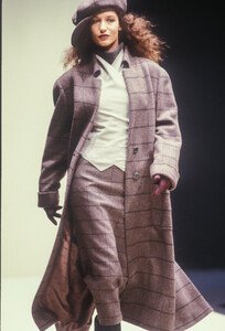 krizia-fw-1989-1.thumb.JPEG.7975d00a2a6a608aac331665ff474b77.JPEG