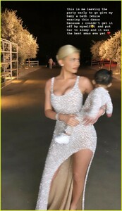 kylie-jenner-christmas-eve-party-stormi-webster-03.jpg