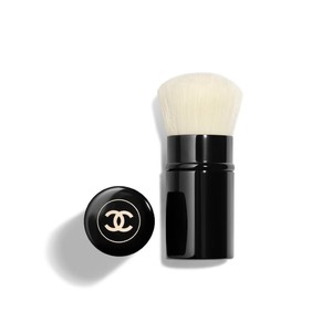 les-beiges-retractable-kabuki-brush-1pce.3145891373400.thumb.jpg.0522f0b544e759d31ec8c1649a50c7a6.jpg