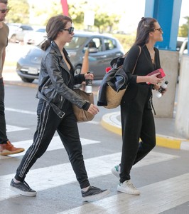 lottie-moss-and-emily-blackwell-at-airport-in-barbados-12-07-2018-2.jpg