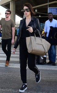 lottie-moss-and-emily-blackwell-at-airport-in-barbados-12-07-2018-5.jpg