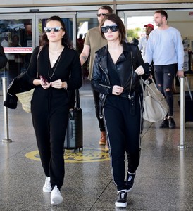 lottie-moss-and-emily-blackwell-at-airport-in-barbados-12-07-2018-7.jpg