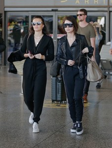 lottie-moss-and-emily-blackwell-at-airport-in-barbados-12-07-2018-8.jpg