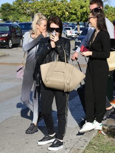 lottie-moss-at-airport-in-barbados-12-07-2018-2.jpg