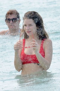 lottie-moss-in-a-red-bikini-12-08-2018-6.jpg