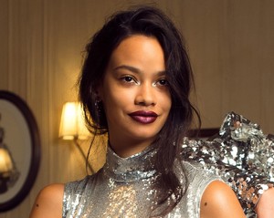 metallic-makeup-lips-and-eyes-1544016763.jpg