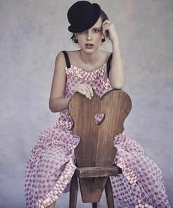 millie_bobby_brown_vogue_australia_january_2018_issue_15.jpg