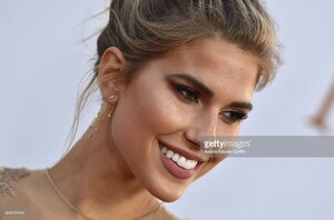 model-kara-del-toro-arrives-at-the-premiere-of-open-road-films-the-picture-id668954168.jpg