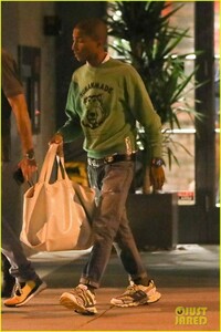 pharrell-williams-heads-to-a-morning-meeting-in-beverly-hills-04.jpg