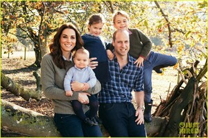 prince-william-kate-middleton-christmas-card-2018-01.jpg