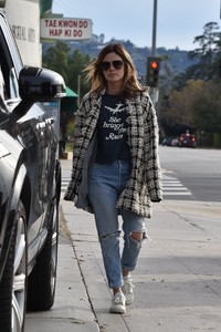 rachel-bilson-at-the-gas-station-in-sherman-oaks-12-09-2018-0.jpg