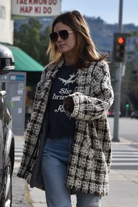 rachel-bilson-at-the-gas-station-in-sherman-oaks-12-09-2018-5.jpg