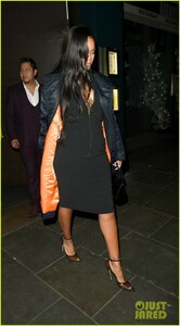 rihanna-black-dress-dinner-in-london-04.jpg