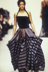 romeo-gigli-fw-1993-1.thumb.JPEG.2ba2afd8e3d633e709c7c0214cecc7de.JPEG