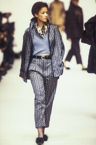 romeo-gigli-fw-1993-2.thumb.JPEG.1fcda2f145553ac0761fb5d2ac9c64b9.JPEG