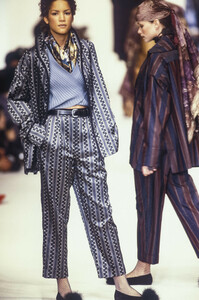 romeo-gigli-fw-1993-3.thumb.JPEG.00627150b9cf0edf89258410be6316c4.JPEG