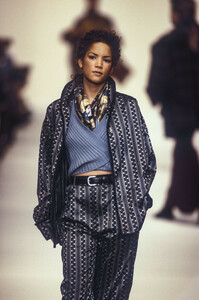 romeo-gigli-fw-1993-4.thumb.JPEG.e6f584f048dfaf6819d103193fdd5876.JPEG