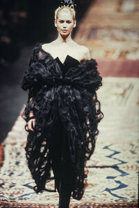 romeo-gigli-fw-1996-3.thumb.JPEG.76be32a507491a56d97041d8a46dbe83.JPEG