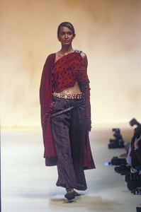 romeo-gigli-ss-1995-1.thumb.JPEG.194505dc0f8f4fd43ae6feadfd3acc1f.JPEG