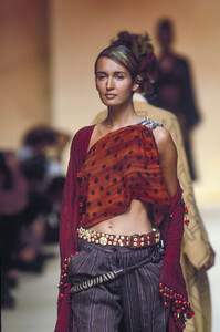 romeo-gigli-ss-1995-2.thumb.JPEG.2708c3fcdd32d467439ce2a119c209da.JPEG