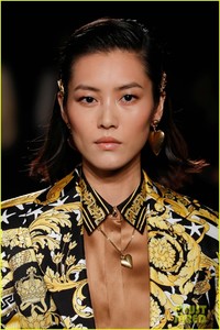 runway-versace-december-2018-27.jpg