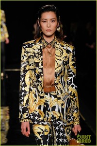 runway-versace-december-2018-29.jpg