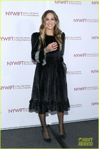 sarah-jessica-parker-ellen-burstyn-get-honored-at-muse-awards-2018-05.jpg