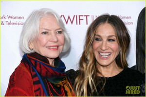 sarah-jessica-parker-ellen-burstyn-get-honored-at-muse-awards-2018-06.jpg