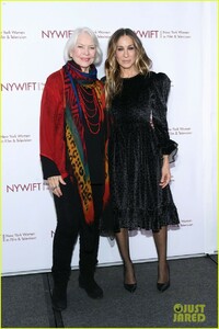 sarah-jessica-parker-ellen-burstyn-get-honored-at-muse-awards-2018-07.jpg