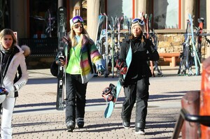 sofia-richie-and-paris-hilton-hit-the-slopes-in-aspen-12-29-2018-11.jpg