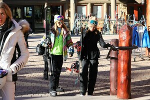 sofia-richie-and-paris-hilton-hit-the-slopes-in-aspen-12-29-2018-13.jpg