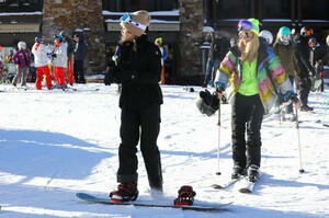 sofia-richie-and-paris-hilton-hit-the-slopes-in-aspen-12-29-2018-16.jpg