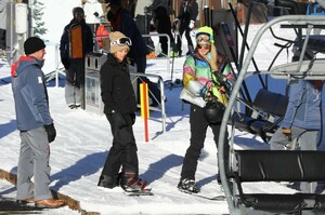 sofia-richie-and-paris-hilton-hit-the-slopes-in-aspen-12-29-2018-17.jpg