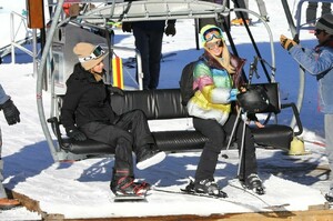 sofia-richie-and-paris-hilton-hit-the-slopes-in-aspen-12-29-2018-18.jpg