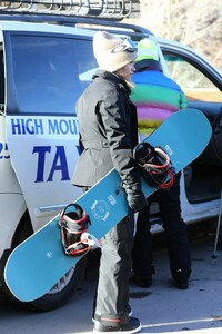 sofia-richie-and-paris-hilton-hit-the-slopes-in-aspen-12-29-2018-9.jpg