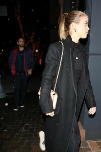 sofia-richie-night-out-in-aspen-12-28-2018-2.jpg