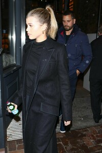 sofia-richie-night-out-in-aspen-12-28-2018-4.jpg