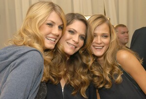 supermodel.pictures-vsfs2003-491.thumb.jpg.ffcf520458878cf65a736a3fd4bf8b44.jpg