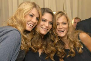 supermodel.pictures-vsfs2003-492.thumb.jpg.39eba1c4e2c1e0a1af4b3fc1d007ebca.jpg