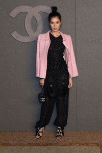 tao-okamoto-chanel-metiers-d-art-show-in-new-york-12-04-2018-6.jpg
