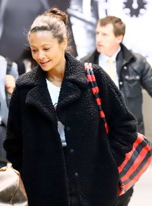 thandie-newton-travel-style-heathrow-airport-11-29-2018-5.jpg